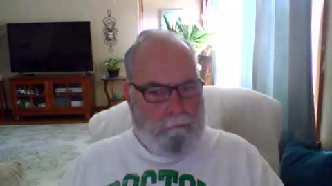 Snapshot of earl52 chatting on June 9, 10:21 pm earl52 online show from June 9, 10:21 pm