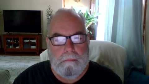 Snapshot of earl52 chatting on June 20, 12:41 pm earl52 online show from June 20, 12:41 pm