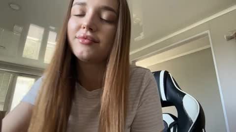 Mia online show from June 25, 10:42 am