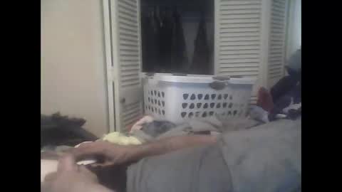 Snapshot of easye4015 chatting on November 15, 2:24 pm Easye online show from November 15, 2:24 pm