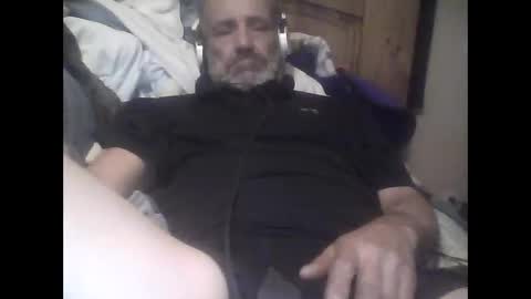 Snapshot of easye4015 chatting on December 3, 12:58 pm Easye online show from December 3, 12:58 pm