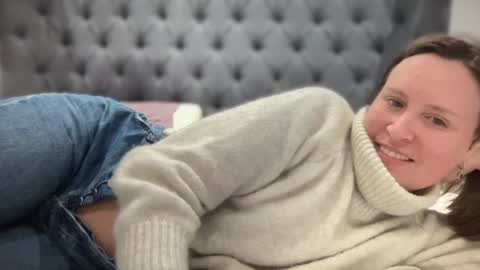 Nadia Ferreira  online show from January 21, 9:15 pm