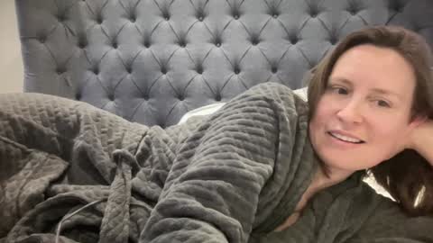 Nadia Ferreira  online show from February 26, 4:45 pm