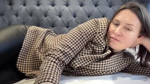 Nadia Ferreira  online show from November 14, 1:43 pm