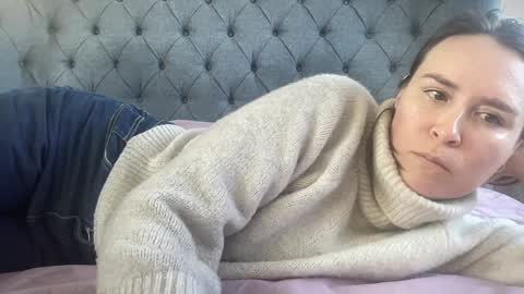 Nadia Ferreira  online show from January 14, 11:49 am