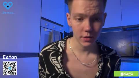 Snapshot of eaton_ chatting on November 17, 2:45 pm eaton_ online show from November 17, 2:45 pm