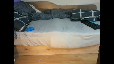 Snapshot of eblata chatting on March 1, 6:46 am shy yoong cross online show from March 1, 6:46 am