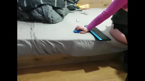 Snapshot of eblata chatting on March 1, 9:04 pm shy yoong cross online show from March 1, 9:04 pm