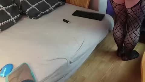 Snapshot of eblata chatting on December 2, 9:25 am shy yoong cross online show from December 2, 9:25 am