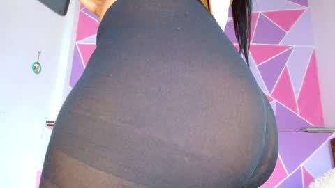 Snapshot of ebony_alika chatting on December 11, 5:15 pm Alika Ashanti online show from December 11, 5:15 pm