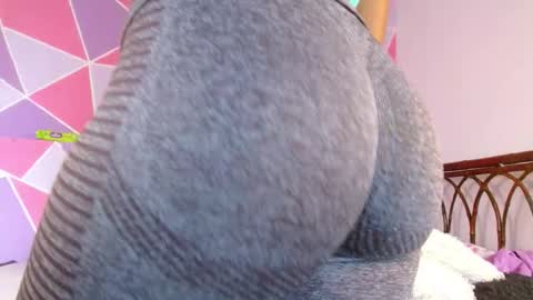 Snapshot of ebony_alika chatting on January 28, 7:42 pm Alika Ashanti online show from January 28, 7:42 pm