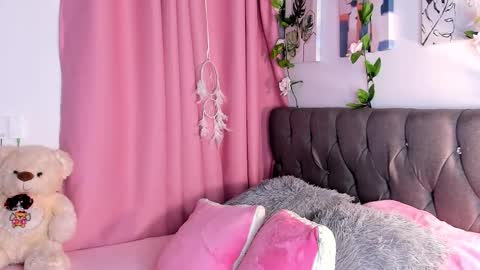 Snapshot of ebony_curly2 chatting on November 17, 11:54 pm isa online show from November 17, 11:54 pm