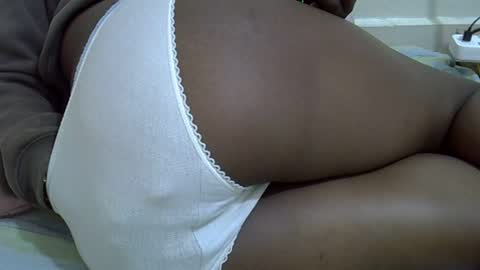 Snapshot of ebony_cuttey30 chatting on June 18, 6:13 am ebony_cuttey30 online show from June 18, 6:13 am