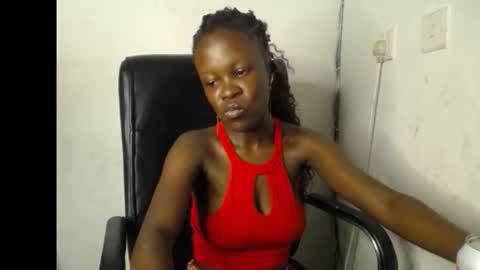 Snapshot of ebony_petitegirl chatting on May 13, 10:27 pm Lilly online show from May 13, 10:27 pm