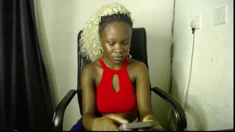 Snapshot of ebony_petitegirl chatting on June 13, 7:12 pm Lilly online show from June 13, 7:12 pm