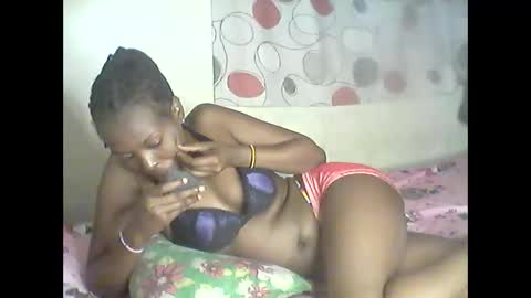 Snapshot of ebony_phoenix12 chatting on November 18, 7:46 am ebony_phoenix12 online show from November 18, 7:46 am