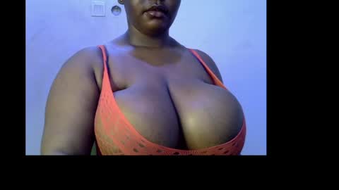 Snapshot of ebony_plumx12 chatting on May 1, 6:34 pm Prisy online show from May 1, 6:34 pm