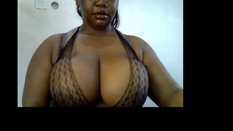 Snapshot of ebony_plumx12 chatting on May 9, 7:35 am Prisy online show from May 9, 7:35 am