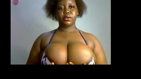 Snapshot of ebony_plumx12 chatting on May 24, 8:14 pm Prisy online show from May 24, 8:14 pm