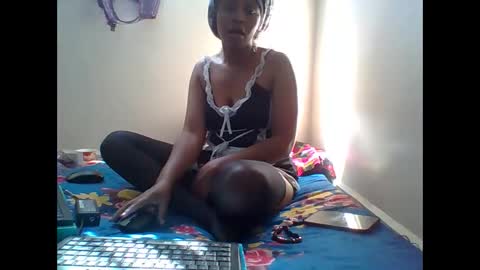 Snapshot of ebony_sluttt chatting on February 3, 6:51 am ebony_sluttt online show from February 3, 6:51 am