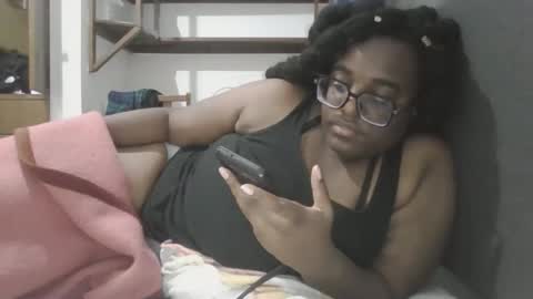 Snapshot of ebonybigtitqueen0 chatting on February 11, 3:22 am ebonybigtitqueen0 online show from February 11, 3:22 am