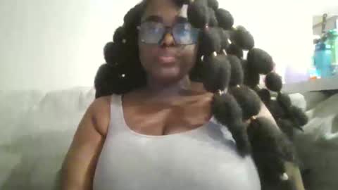 Snapshot of ebonybigtitqueen3 chatting on November 2, 3:09 am ebonybigtitqueen3 online show from November 2, 3:09 am