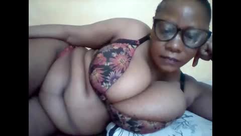 Snapshot of ebonybussy chatting on May 29, 9:07 am MAMITO online show from May 29, 9:07 am