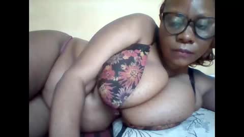 Snapshot of ebonybussy chatting on June 10, 10:36 am MAMITO online show from June 10, 10:36 am