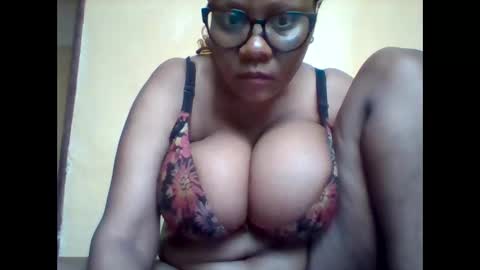 Snapshot of ebonybussy chatting on June 11, 10:35 am MAMITO online show from June 11, 10:35 am