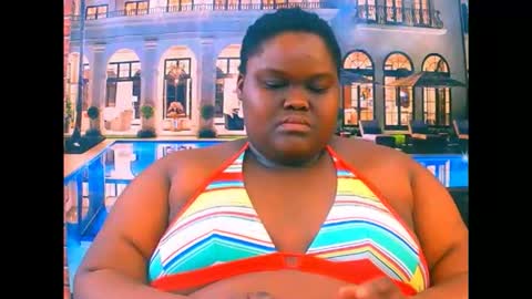 Snapshot of ebonyhotbuns4u2luv chatting on June 9, 5:19 am ebonyhotbuns4u2luv online show from June 9, 5:19 am