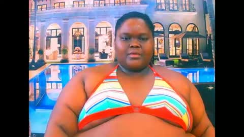 Snapshot of ebonyhotbuns4u2luv chatting on June 12, 6:51 pm ebonyhotbuns4u2luv online show from June 12, 6:51 pm