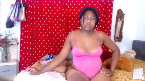 Snapshot of ebonyjdore chatting on January 7, 2:25 am rosmary online show from January 7, 2:25 am