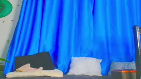 Snapshot of ebonysmilz88 chatting on February 20, 10:05 am ebonysmilz88 online show from February 20, 10:05 am