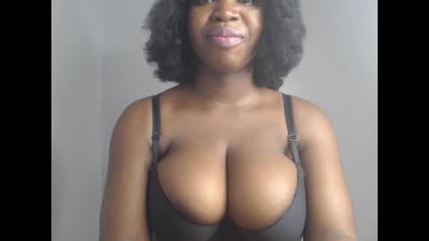 Snapshot of ebonyx_dripqueen chatting on November 26, 7:09 am Loveth online show from November 26, 7:09 am