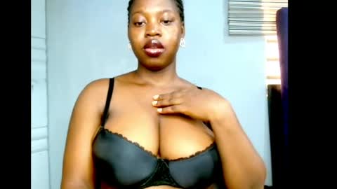 Snapshot of ebonyx_dripqueen chatting on May 24, 6:40 am Loveth online show from May 24, 6:40 am