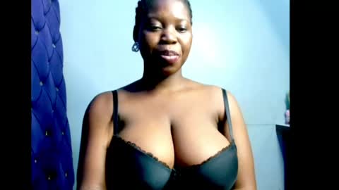 Snapshot of ebonyx_dripqueen chatting on May 24, 8:03 pm Loveth online show from May 24, 8:03 pm