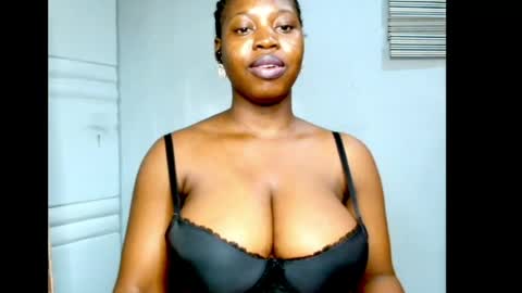 Snapshot of ebonyx_dripqueen chatting on May 25, 8:09 am Loveth online show from May 25, 8:09 am