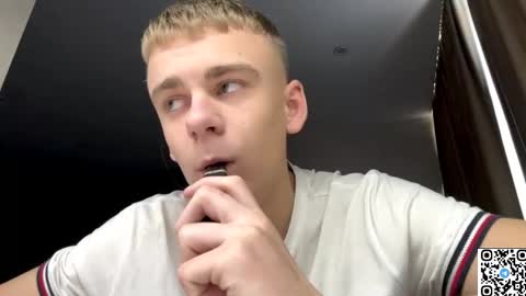 Snapshot of echowraith chatting on October 31, 12:50 pm echowraith online show from October 31, 12:50 pm