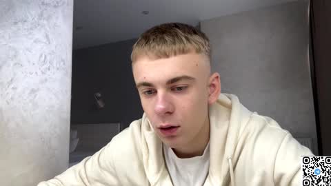 Snapshot of echowraith chatting on November 15, 10:12 am echowraith online show from November 15, 10:12 am