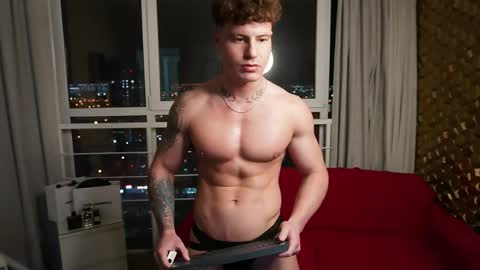 Snapshot of ed_hooligan chatting on December 14, 3:06 pm ed_hooligan online show from December 14, 3:06 pm