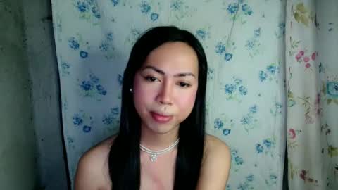 eddfox001 online show from April 26, 2:37 pm