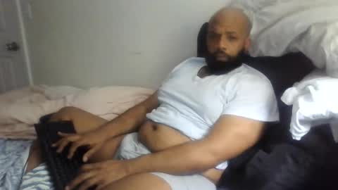 Snapshot of eddiejonez chatting on April 7, 3:51 am eddiejonez online show from April 7, 3:51 am