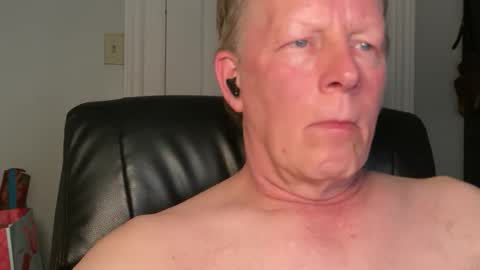 Snapshot of eddygl1968 chatting on May 11, 1:55 am Eddy online show from May 11, 1:55 am