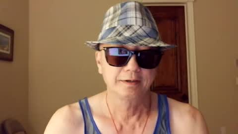 Snapshot of eddymarvel chatting on August 2, 7:29 am eddymarvel online show from August 2, 7:29 am