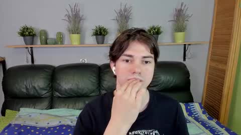 Snapshot of edgar_ray chatting on December 15, 12:37 am Edgar online show from December 15, 12:37 am