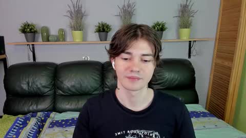 Snapshot of edgar_ray chatting on December 19, 2:51 am Edgar online show from December 19, 2:51 am