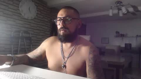 Snapshot of edgarram83 chatting on October 20, 6:25 am edgarram83 online show from October 20, 6:25 am