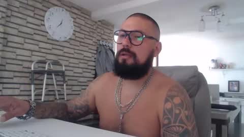 Snapshot of edgarram83 chatting on October 25, 6:35 pm edgarram83 online show from October 25, 6:35 pm