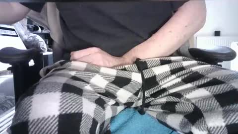 Snapshot of edged_biker chatting on November 23, 9:09 am edged biker online show from November 23, 9:09 am