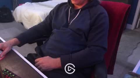 Snapshot of edgemeallnight chatting on January 4, 3:40 am edgemeallnight online show from January 4, 3:40 am